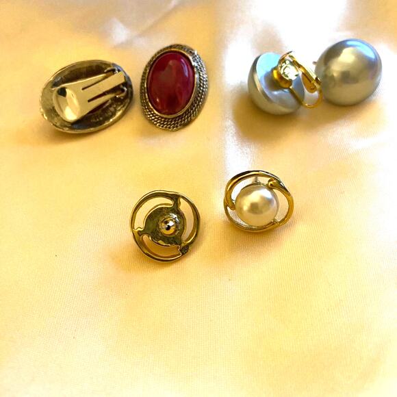 Vintage Lot of 3 pairs of earrings Two clip on earrings one pair of ear pierced - Picture 3 of 6